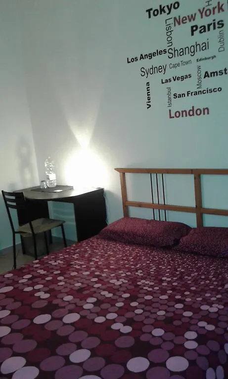 Stanza Milano-Sempione-Certosa Hotel 0*, Milano Italia